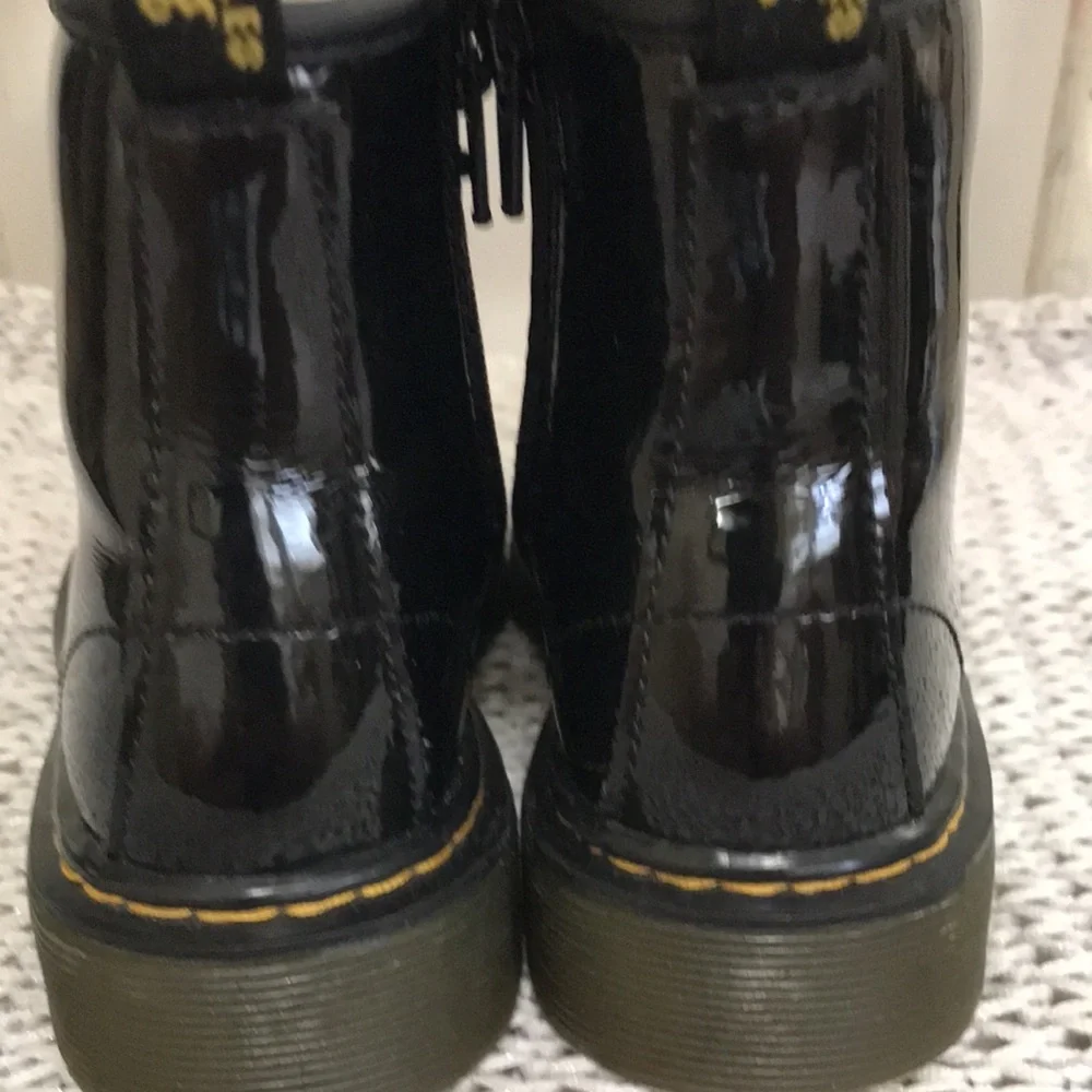 Doc Martens, the 1460 Junior Boots Black Patent